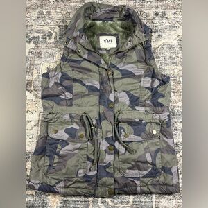YMI Camo Cargo Vest Size Medium green camouflage‎ utility jacket Teddy lined